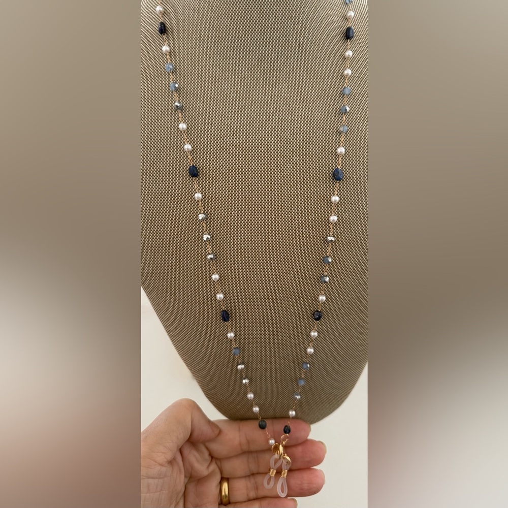 Freshwater pearls and blue gemstone bead glass holder
